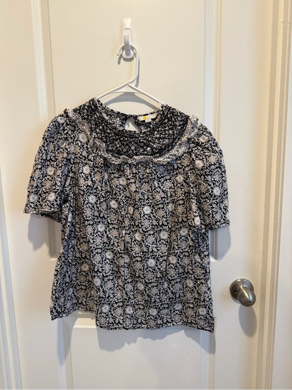 Boden Floral Smocked Yoke Blouse Black Cream Short Sleeve Size 10